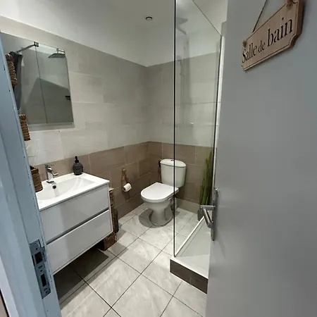 Centre With Private Sunny Terrace Appartamento Carcassonne