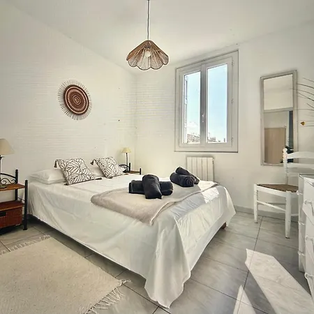 Centre With Private Sunny Terrace Appartamento