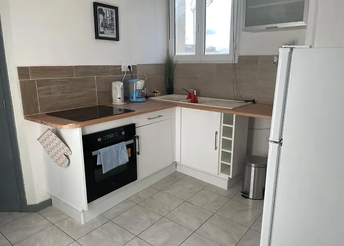Centre With Private Sunny Terrace Carcassonne