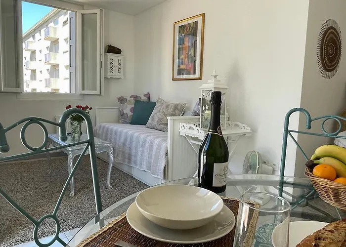 Centre With Private Sunny Terrace Daire *