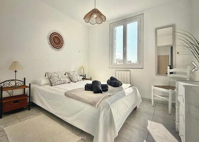Centre With Private Sunny Terrace Daire